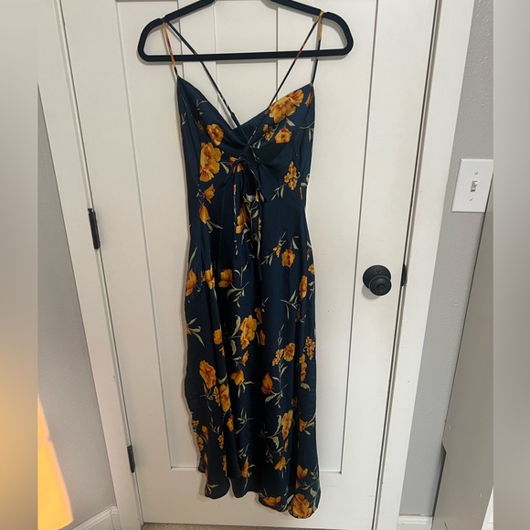 ASTR the Label Gaia Floral MIDI Dress Size Medium - Picture 7 of 11